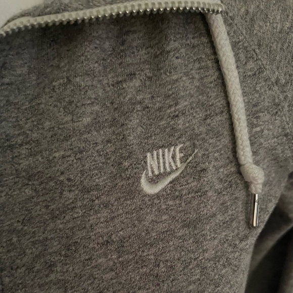 Nike zip up light weight hoodie - Picture 2 of 5